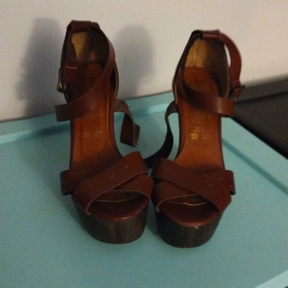 heels - Picture 1 of 2